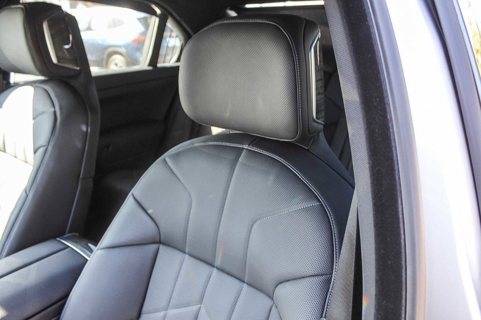 Certified 2025 BMW i7 eDrive50 w/ Premium Package image 25