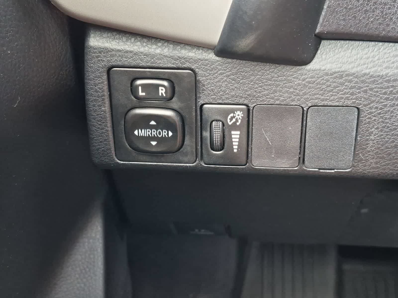 Used 2018 Toyota Corolla LE FWD image 27