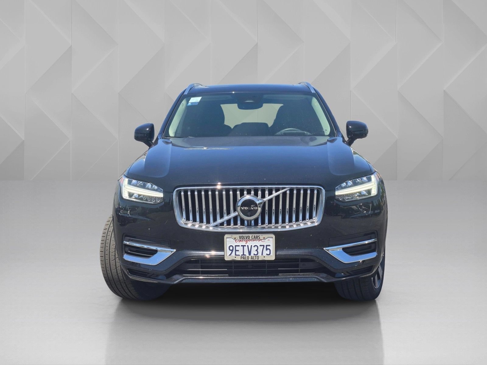 Certified 2023 Volvo XC90 T8 Ultimate w/ Protection Package Premier AWD/4WD image 3