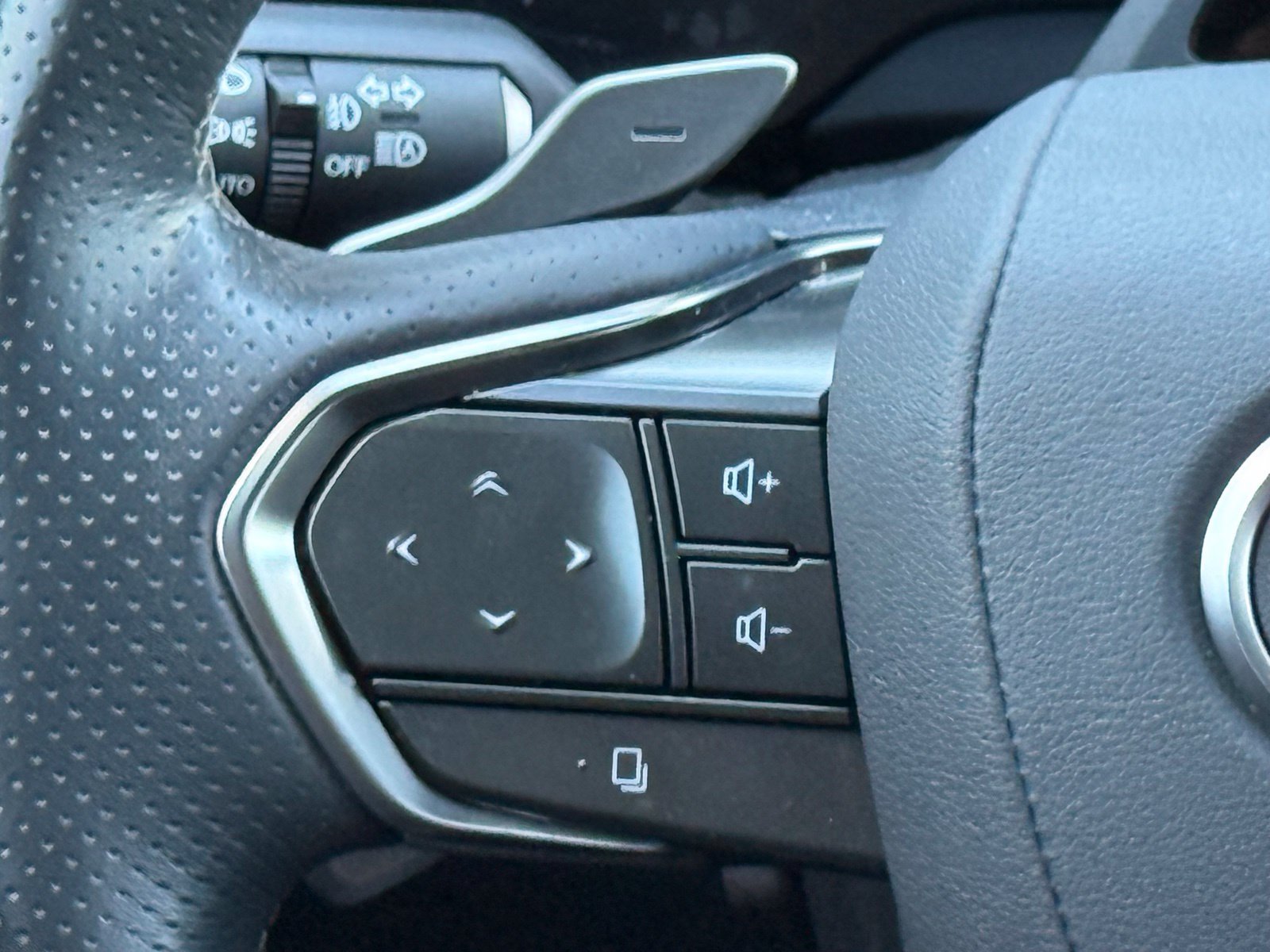 Used 2023 Lexus RX 500h F Sport w/ Accessory Package (Z1) AWD/4WD image 30