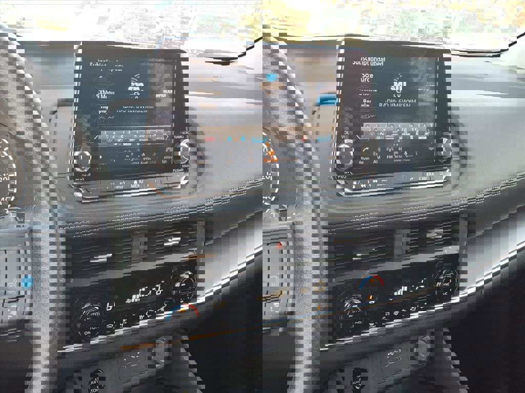 Used 2024 Nissan Rogue SV image 9