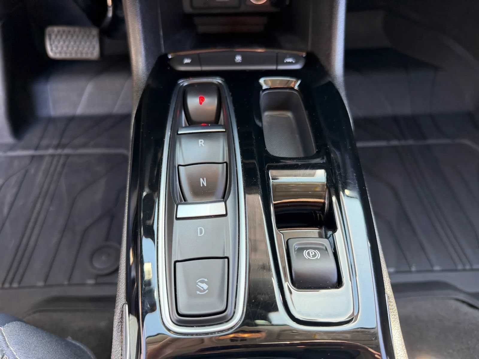 Used 2022 Chevrolet Bolt EUV Premier w/ Launch Edition FWD image 21