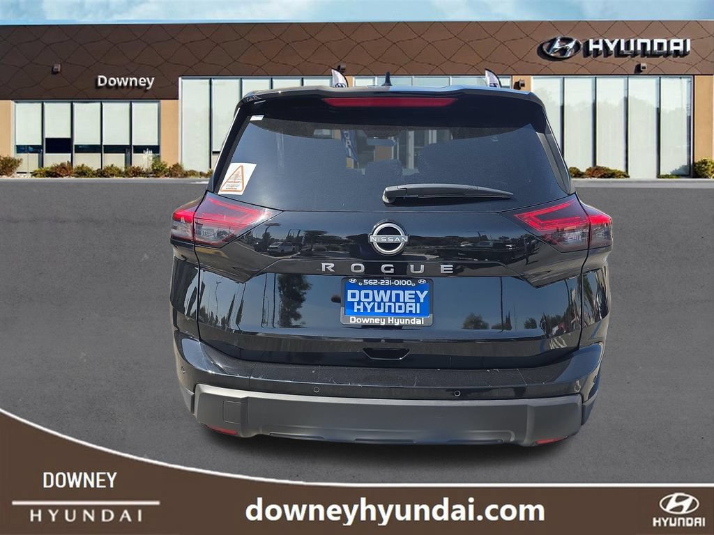 Used 2025 Nissan Rogue SV FWD image 4