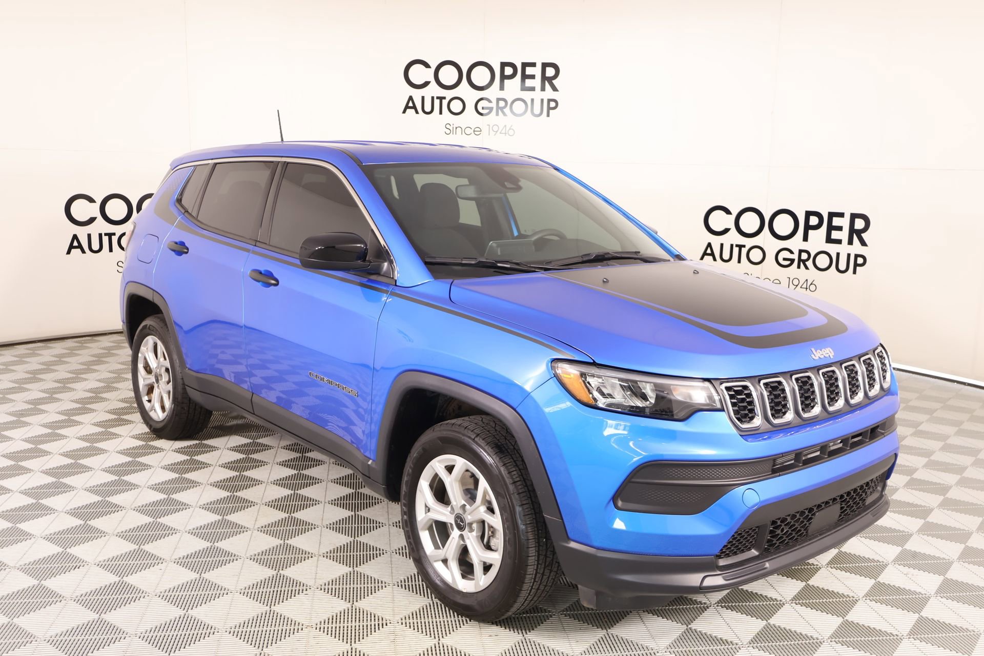 Used 2025 Jeep Compass Sport w/ Mopar Graphics Package AWD/4WD image 1