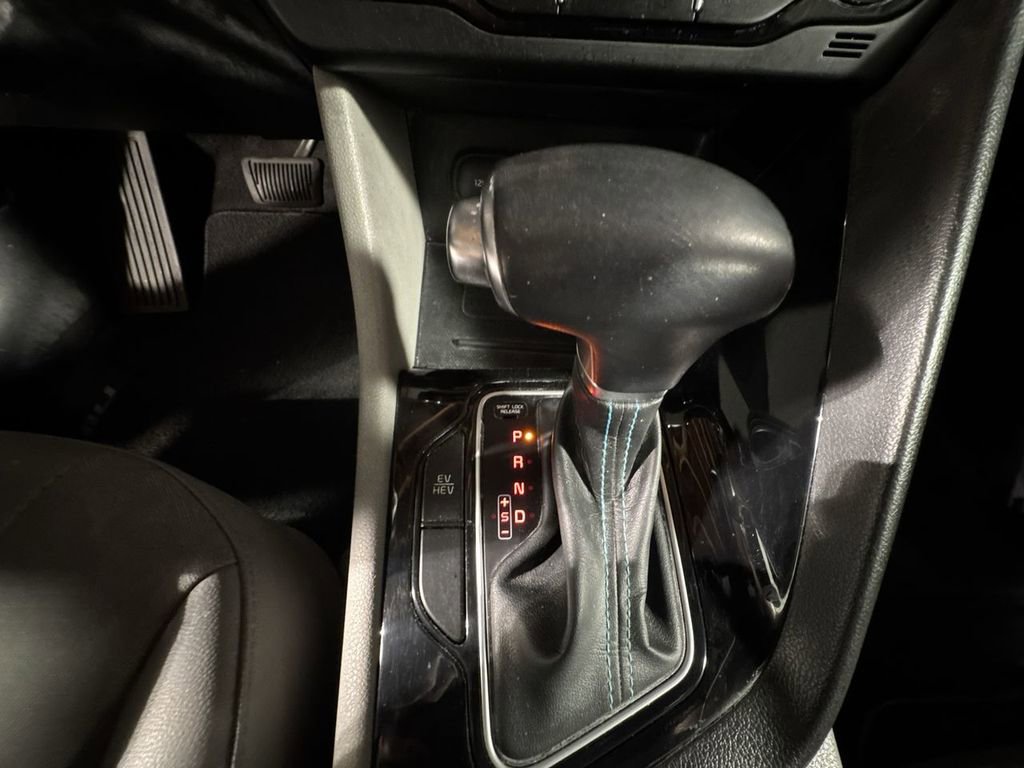 Used 2022 Kia Niro EX image 26