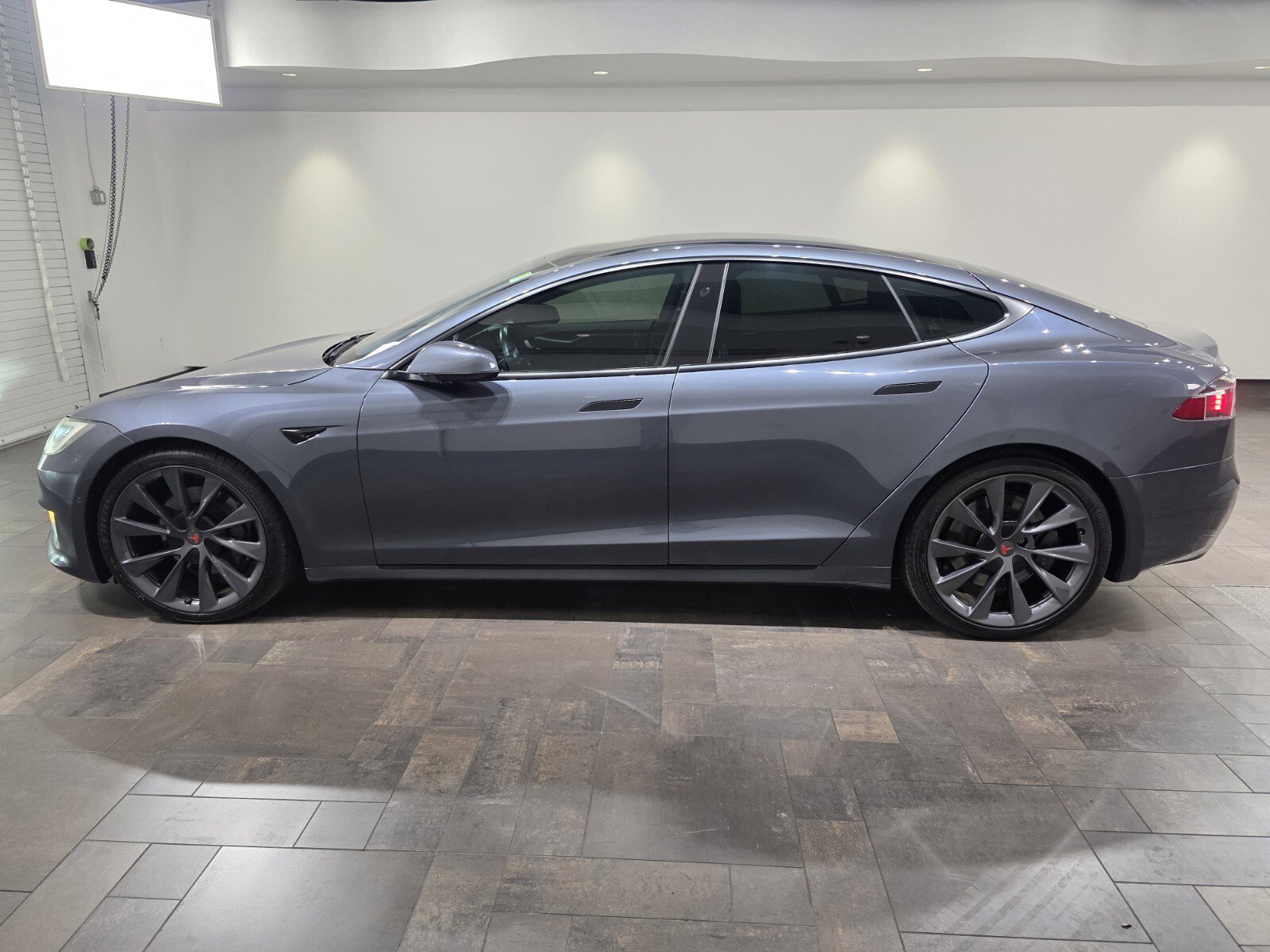Used 2020 Tesla Model S Long Range Plus image 3