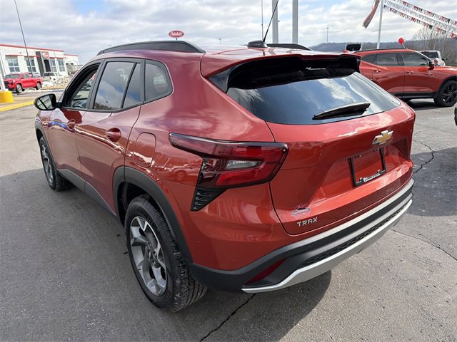 Used 2024 Chevrolet Trax LT w/ Driver Confidence Package image 5