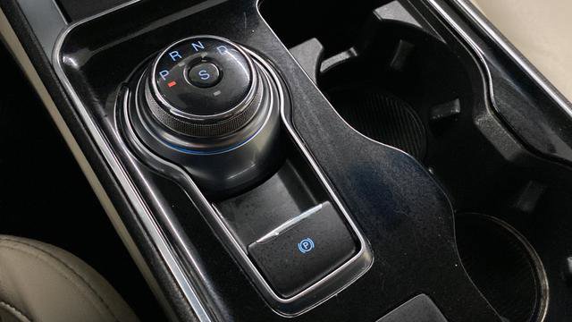 Used 2020 Ford Edge Titanium AWD/4WD image 19