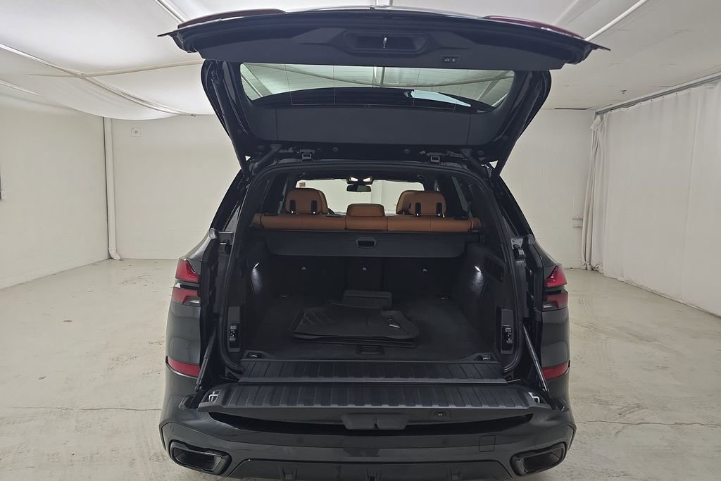 Certified 2025 BMW X5 xDrive40i w/ M Sport Package image 29