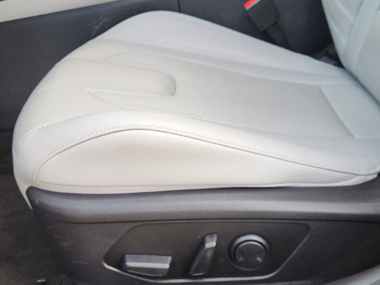Used 2025 Hyundai Elantra Limited FWD image 24