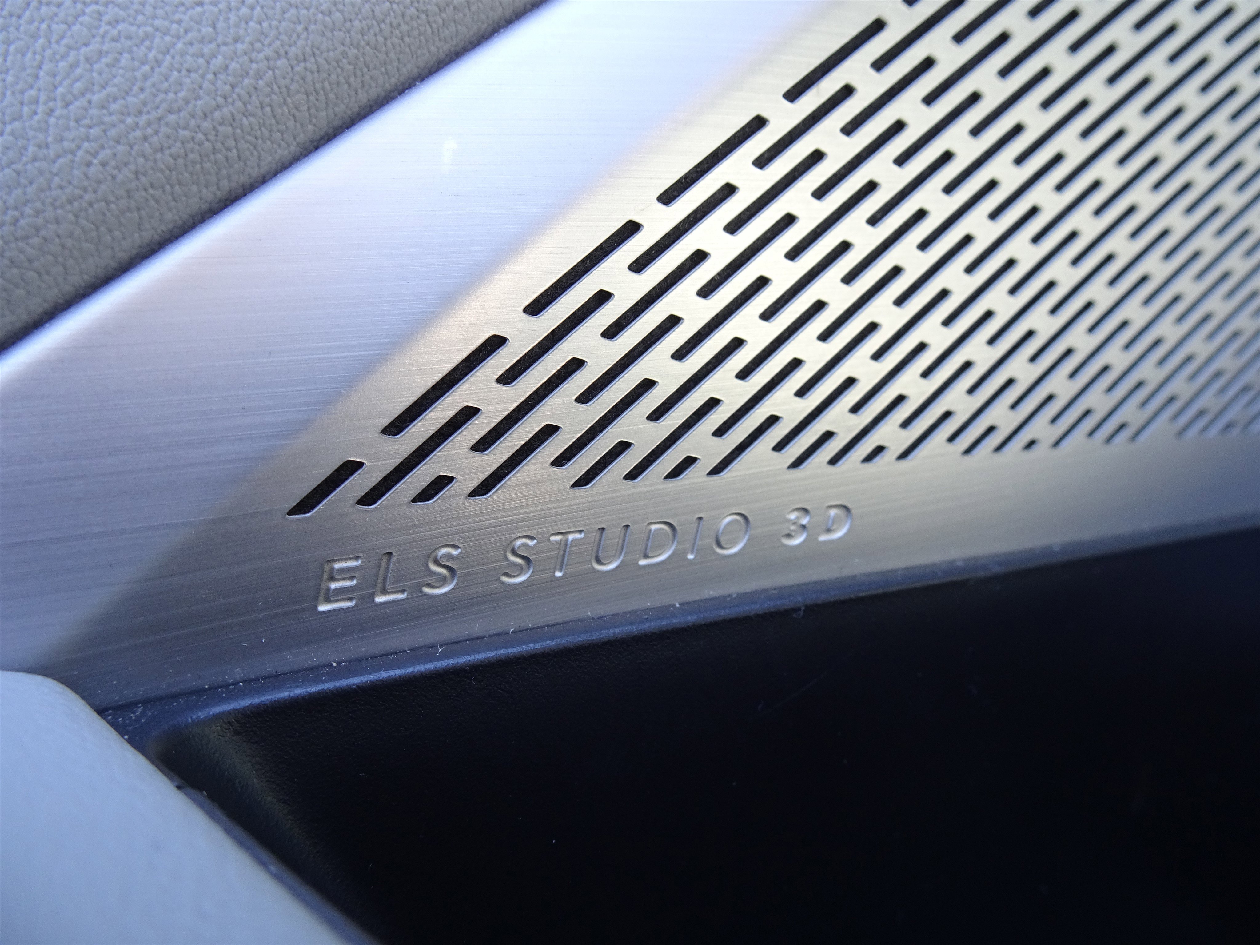 Used 2023 Acura MDX SH-AWD w/ Advance Package image 17