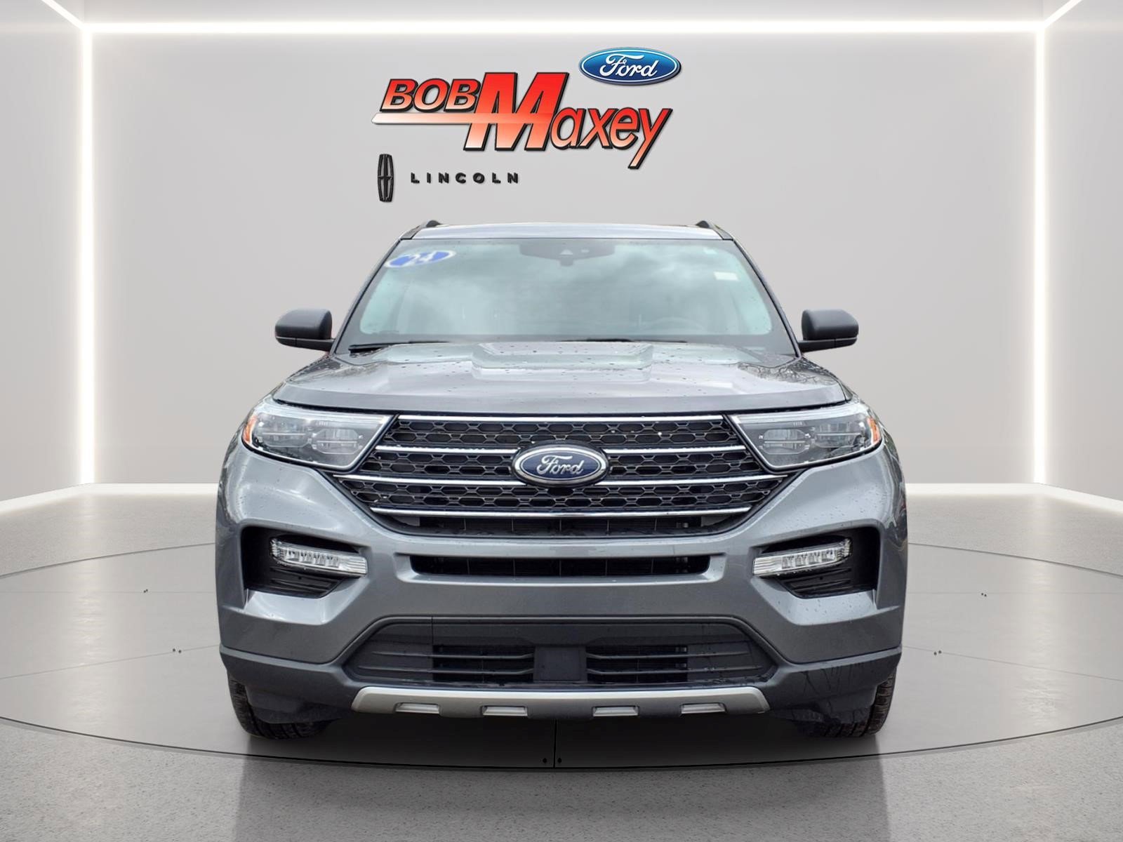 Used 2024 Ford Explorer XLT w/ Equipment Group 202A AWD/4WD image 2