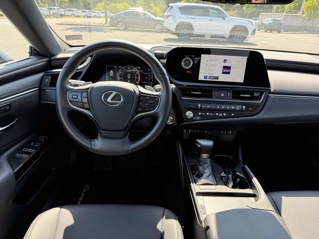 Used 2025 Lexus ES 350 w/ Premium Package FWD image 8