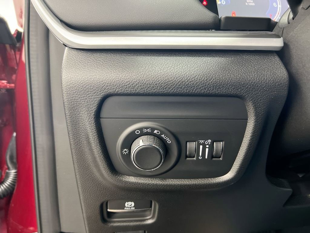 New 2025 Jeep Grand Cherokee L Laredo image 17