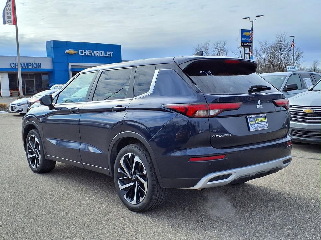 Used 2024 Mitsubishi Outlander SE Black Edition image 7