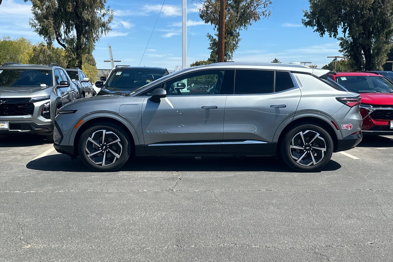 Used 2024 Chevrolet Equinox EV LT FWD image 8