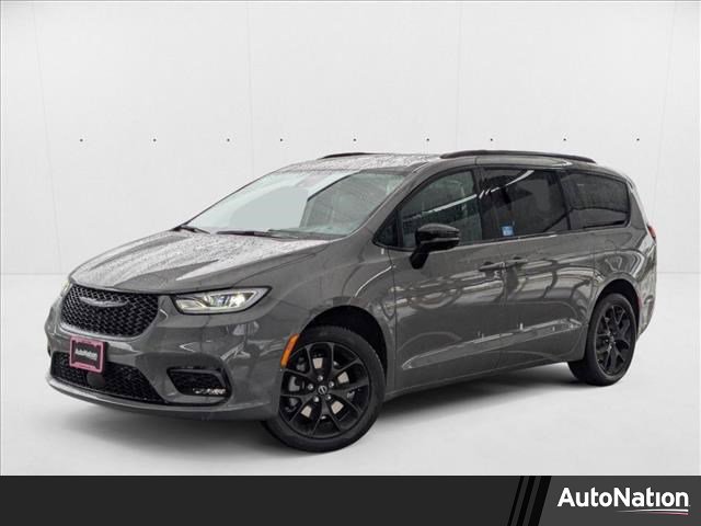 New 2025 Chrysler Pacifica Limited