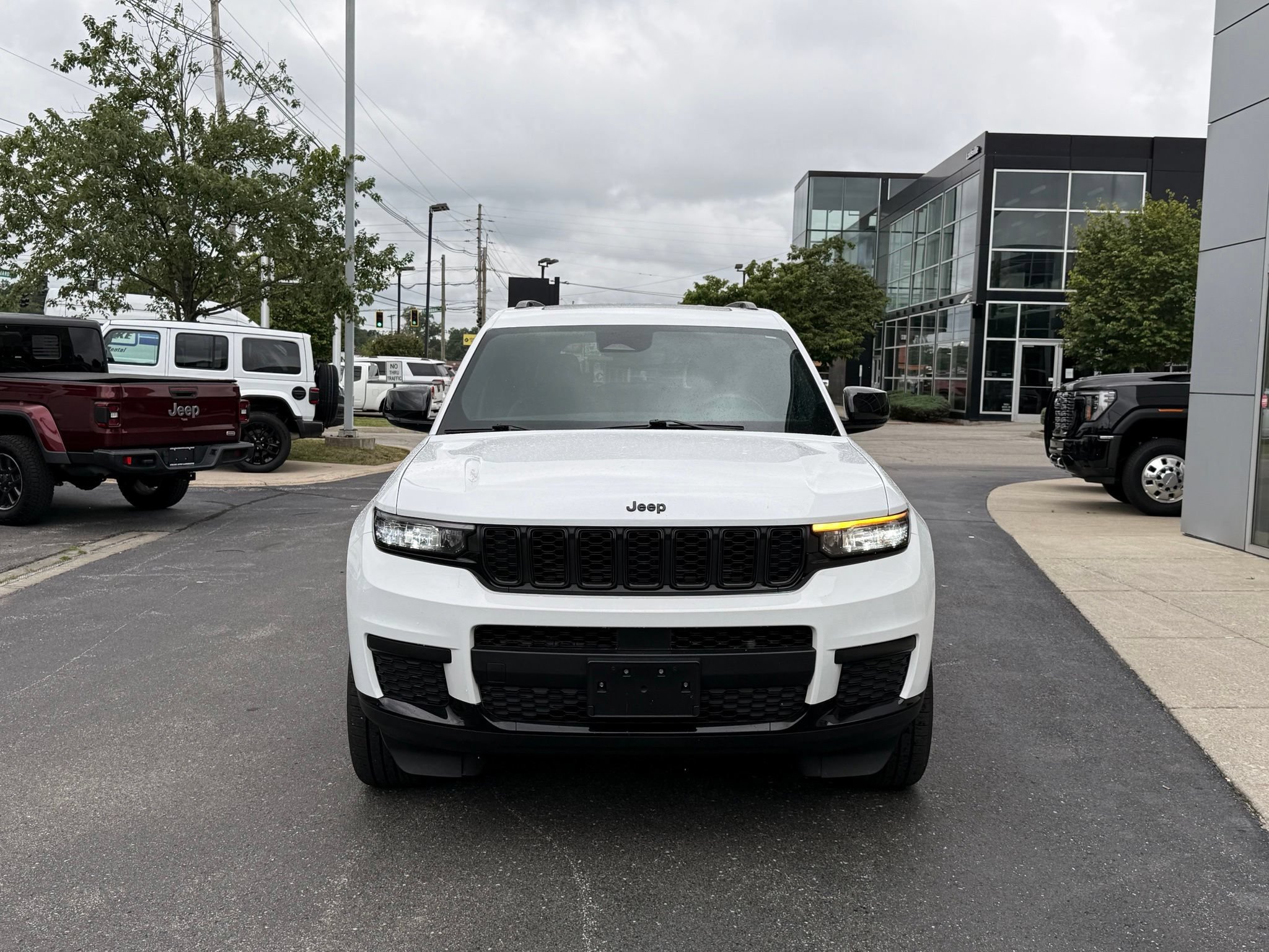 Used 2023 Jeep Grand Cherokee L Laredo AWD/4WD image 6