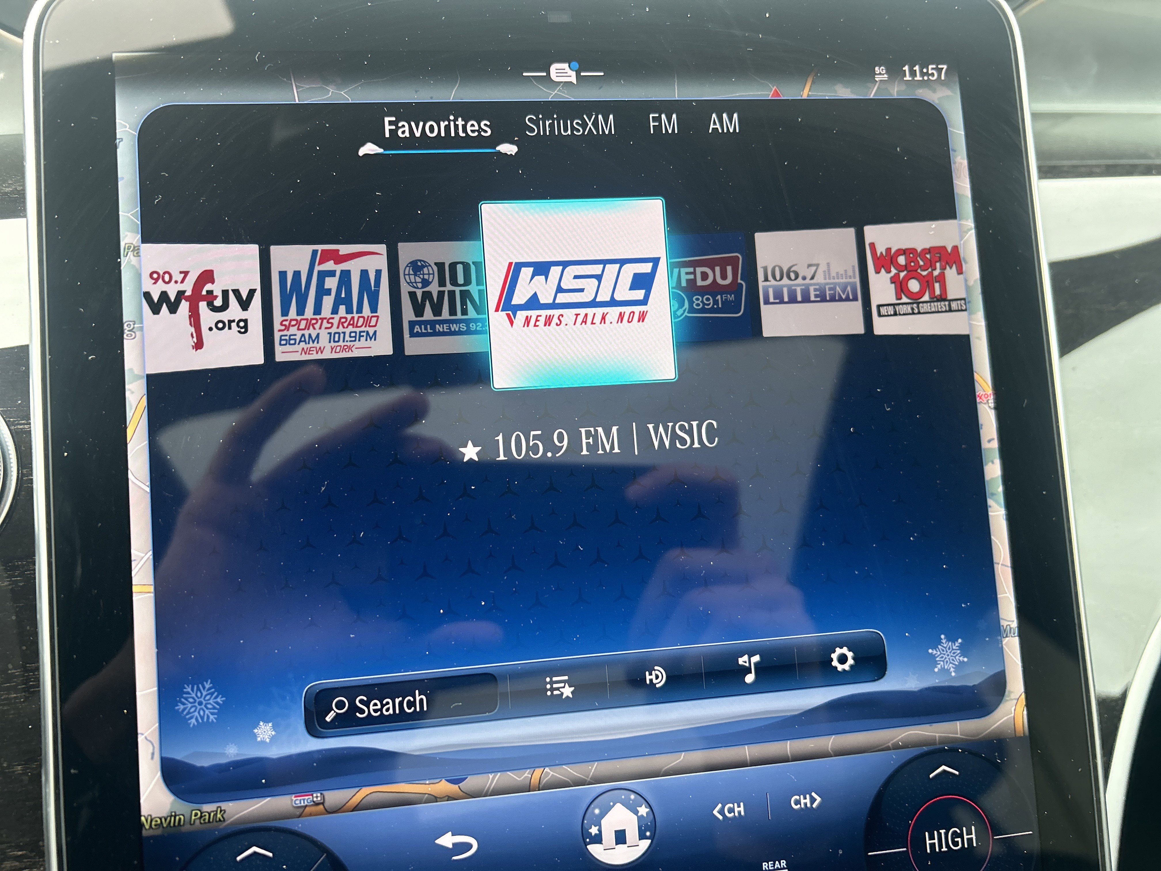 Used 2025 Mercedes-Benz GLC 300 4MATIC w/ Driver Assistance Package image 23