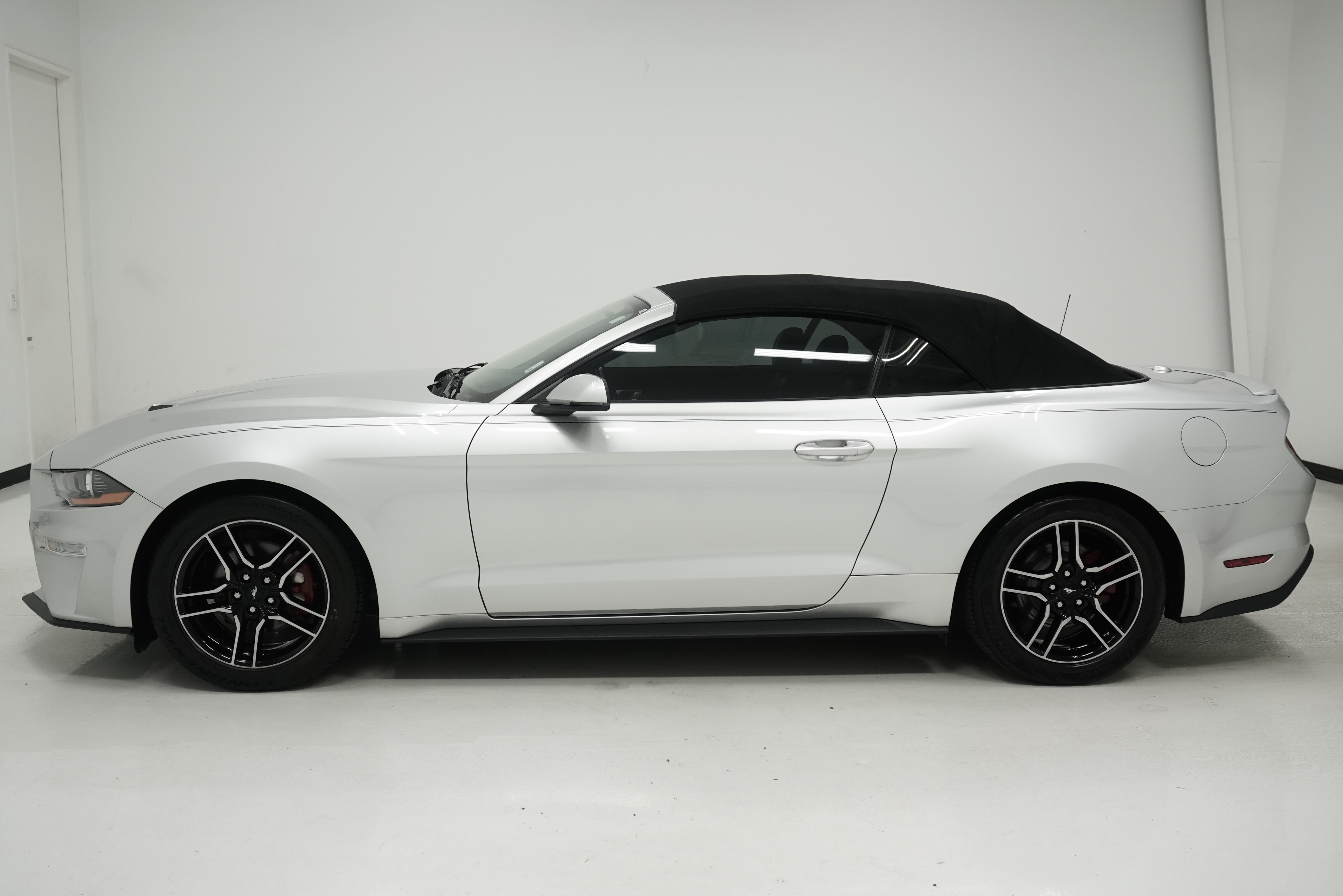 Used 2019 Ford Mustang Premium RWD image 7