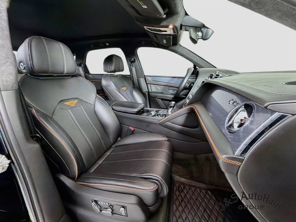 Used 2022 Bentley Bentayga AWD/4WD image 33