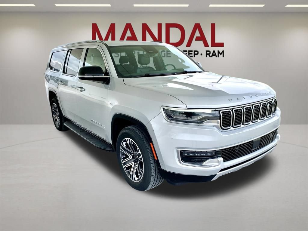 Used 2025 Jeep Wagoneer L Series II AWD/4WD image 4