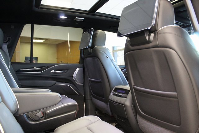 Used 2024 Cadillac Escalade Sport w/ LPO, ONYX Package image 23