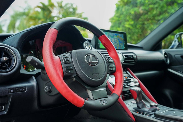 Used 2025 Lexus IS 500 w/ F-Sport Performance RWD image 25