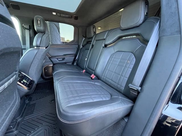 Used 2025 Rivian R1T Premium AWD/4WD image 27