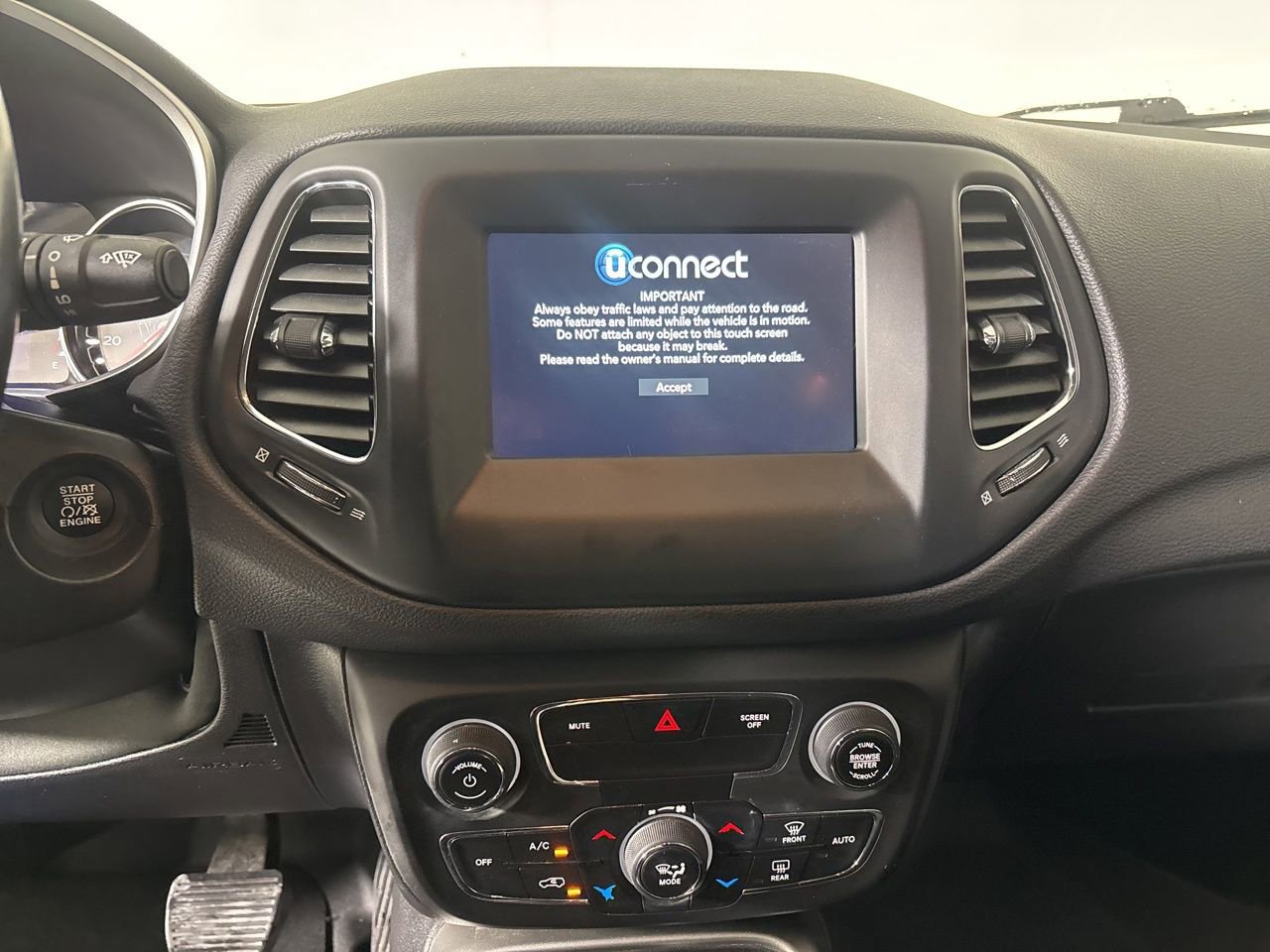 Used 2020 Jeep Compass Latitude image 15