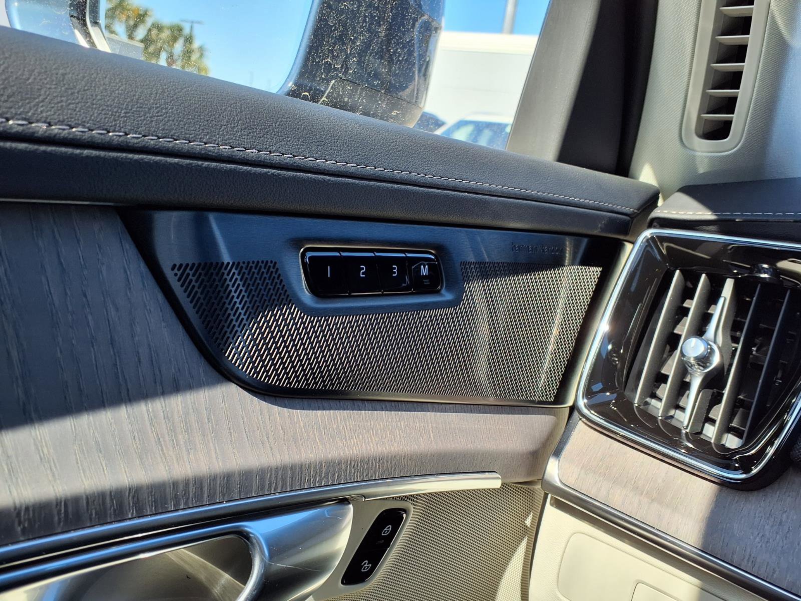 New 2026 Volvo XC90 B6 Ultra w/ Protection Package image 18