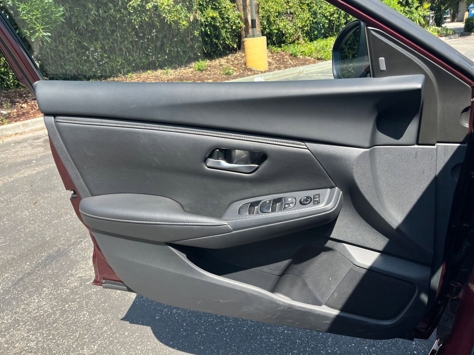 Used 2025 Nissan Sentra SV FWD image 18