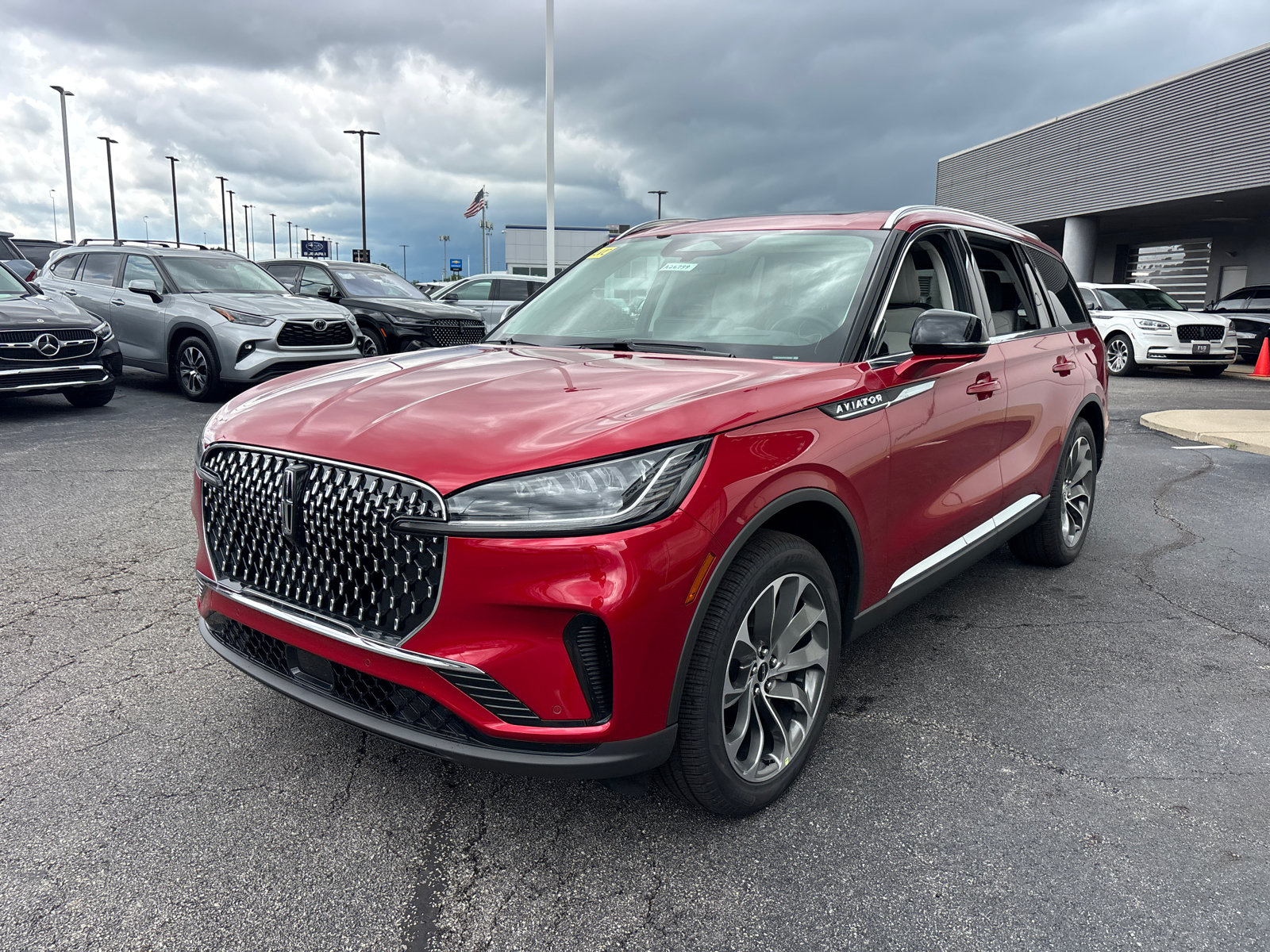 New 2026 Lincoln Aviator AWD image 3