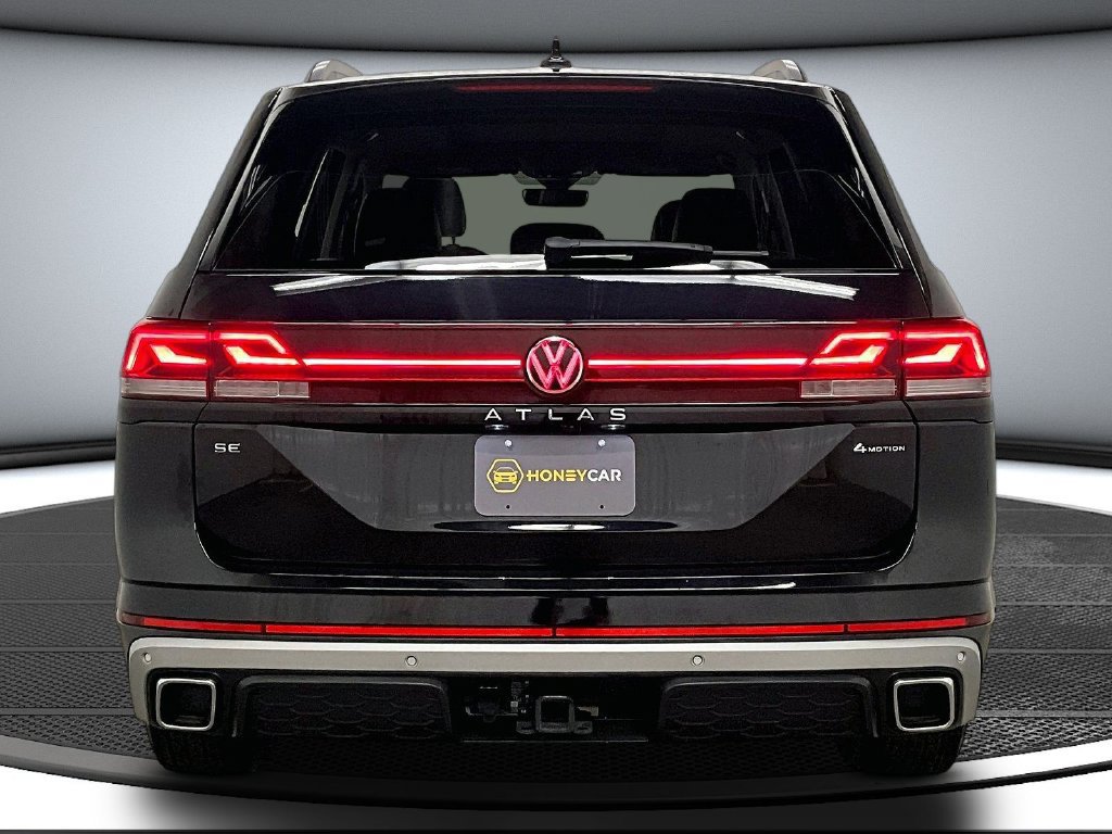 Used 2024 Volkswagen Atlas Peak Edition SE AWD/4WD image 5