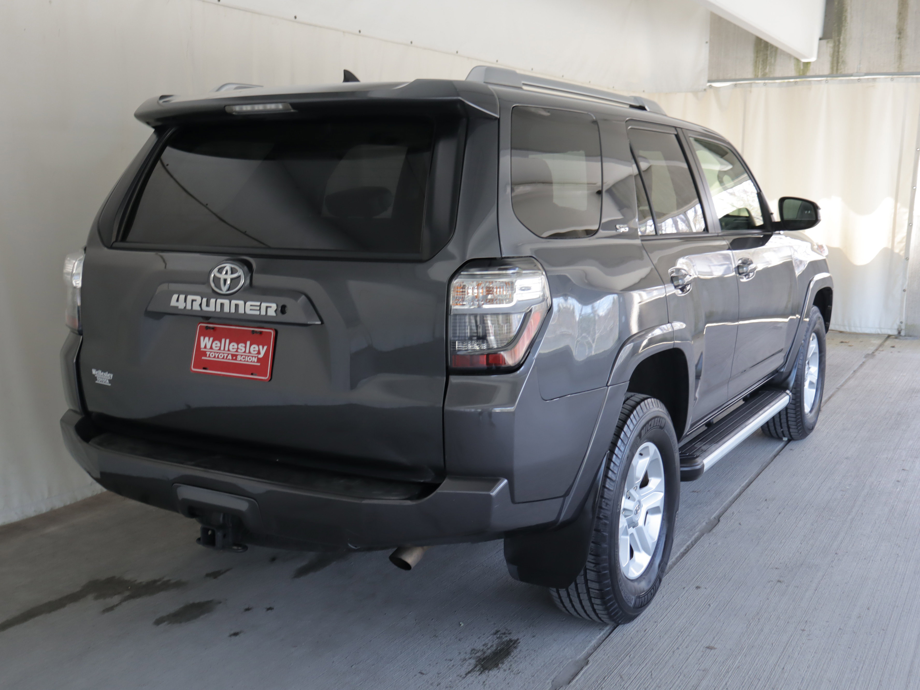 Used 2014 Toyota 4Runner SR5 image 7