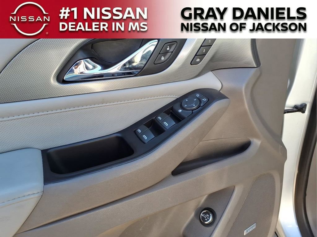 Used 2019 Chevrolet Traverse Premier w/ Driver Confidence II Package image 12