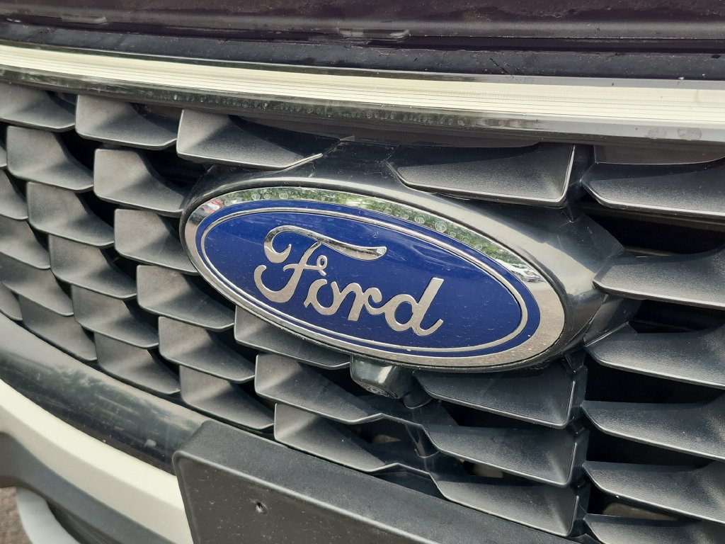 Certified 2023 Ford Escape SE w/ PHEV Premium Package FWD image 34