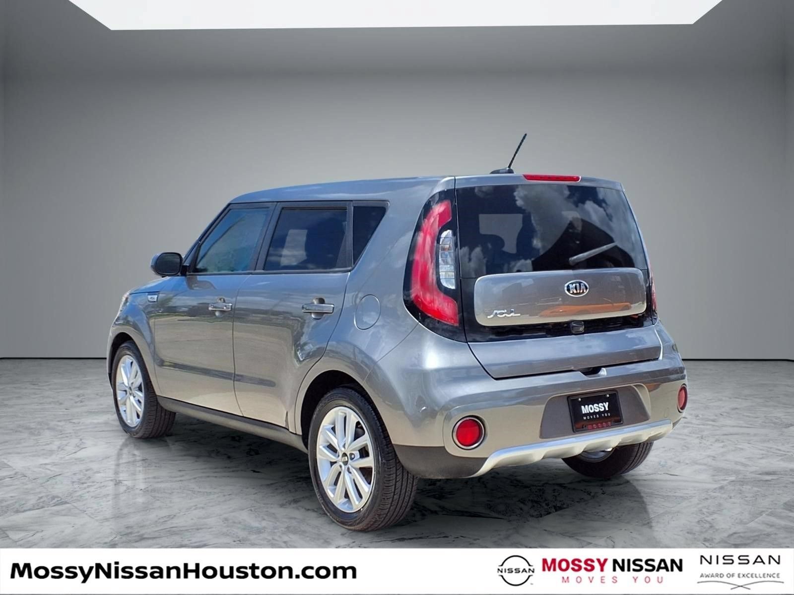 Used 2017 Kia Soul + FWD image 2