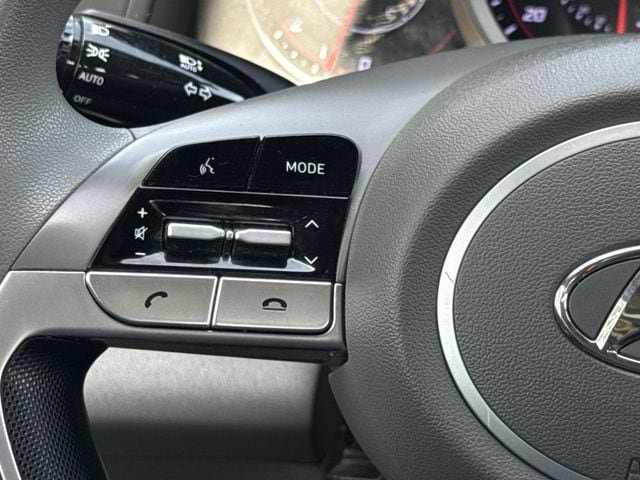 Used 2021 Hyundai Elantra SE FWD image 12