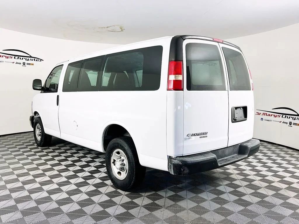 Used 2015 Chevrolet Express 2500 image 6