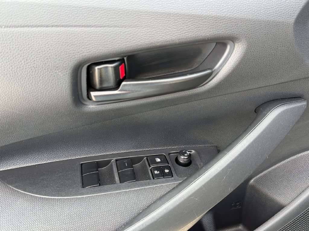 Used 2025 Toyota Corolla LE FWD image 22