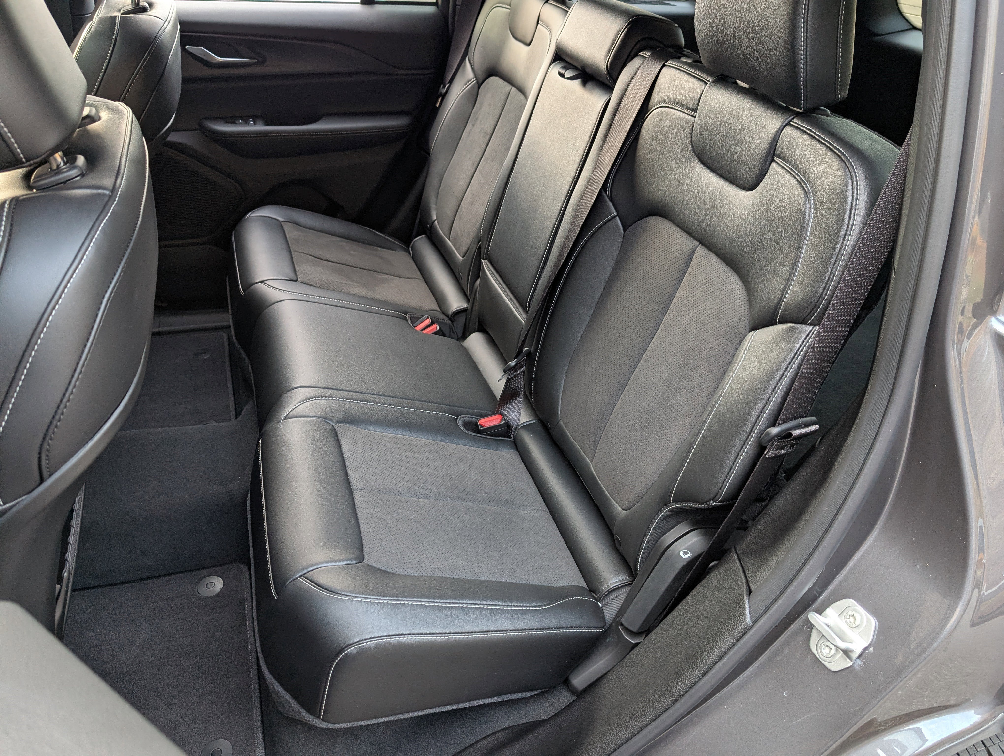 Used 2024 Jeep Grand Cherokee Altitude image 16