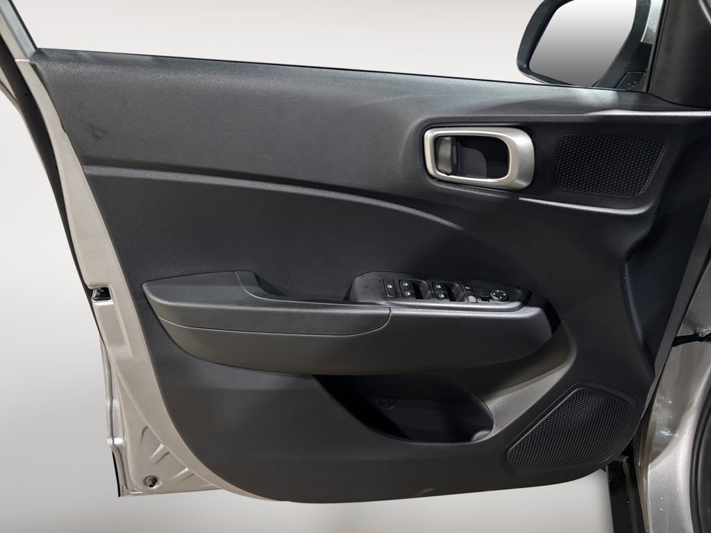 New 2025 Hyundai Venue SEL image 21