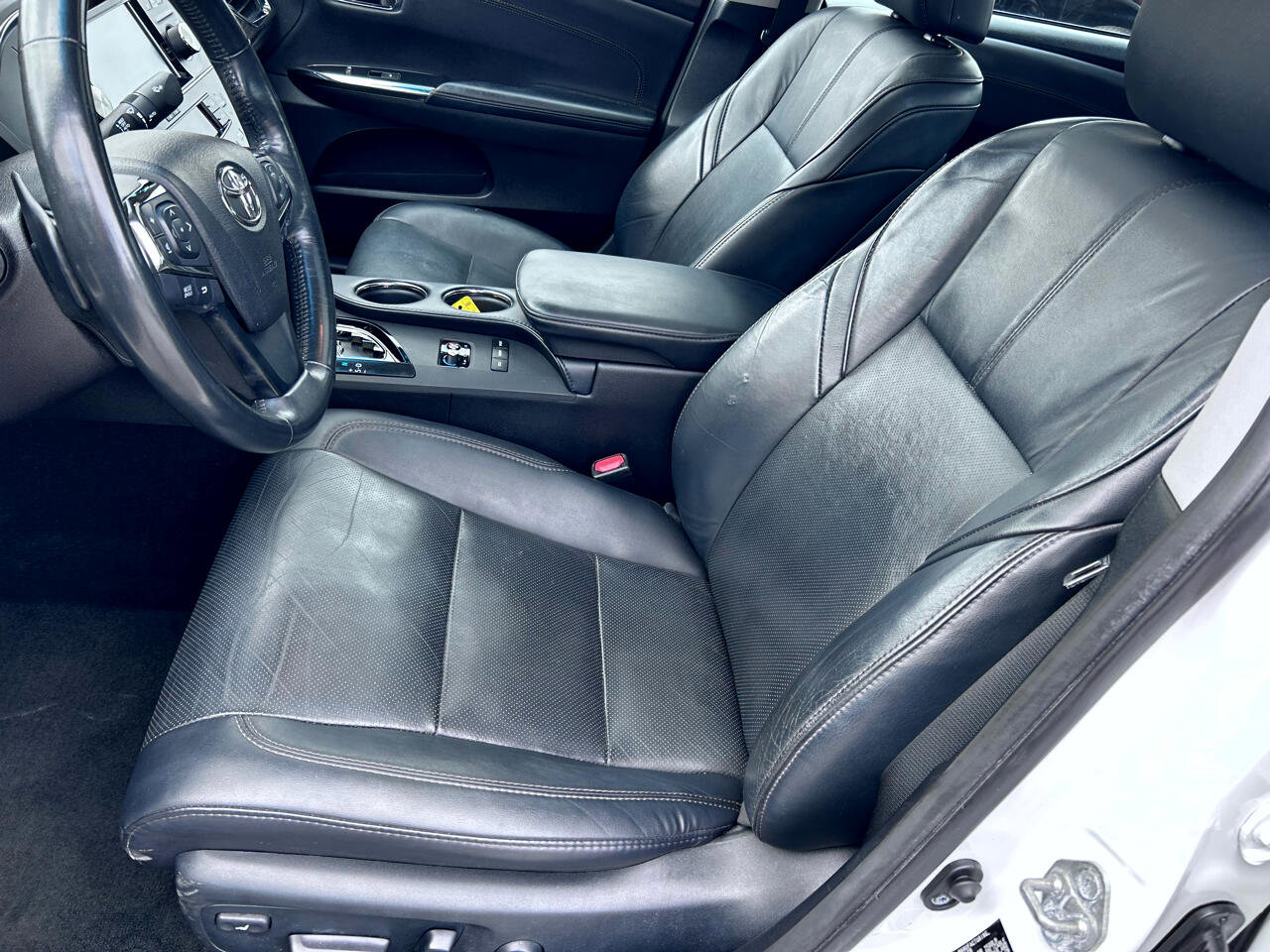 Used 2018 Toyota Avalon Limited image 7