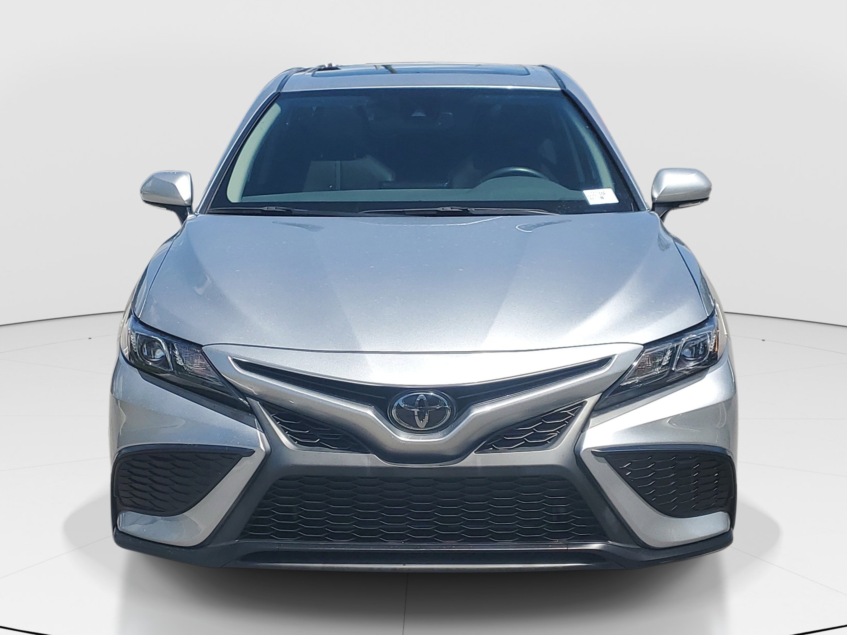 Used 2024 Toyota Camry SE w/ Convenience Package FWD image 2