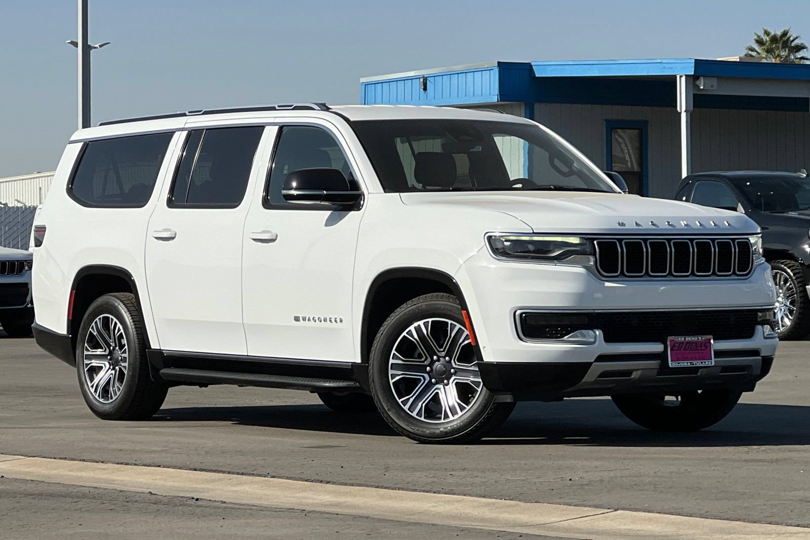Used 2024 Jeep Wagoneer L Series II RWD image 2