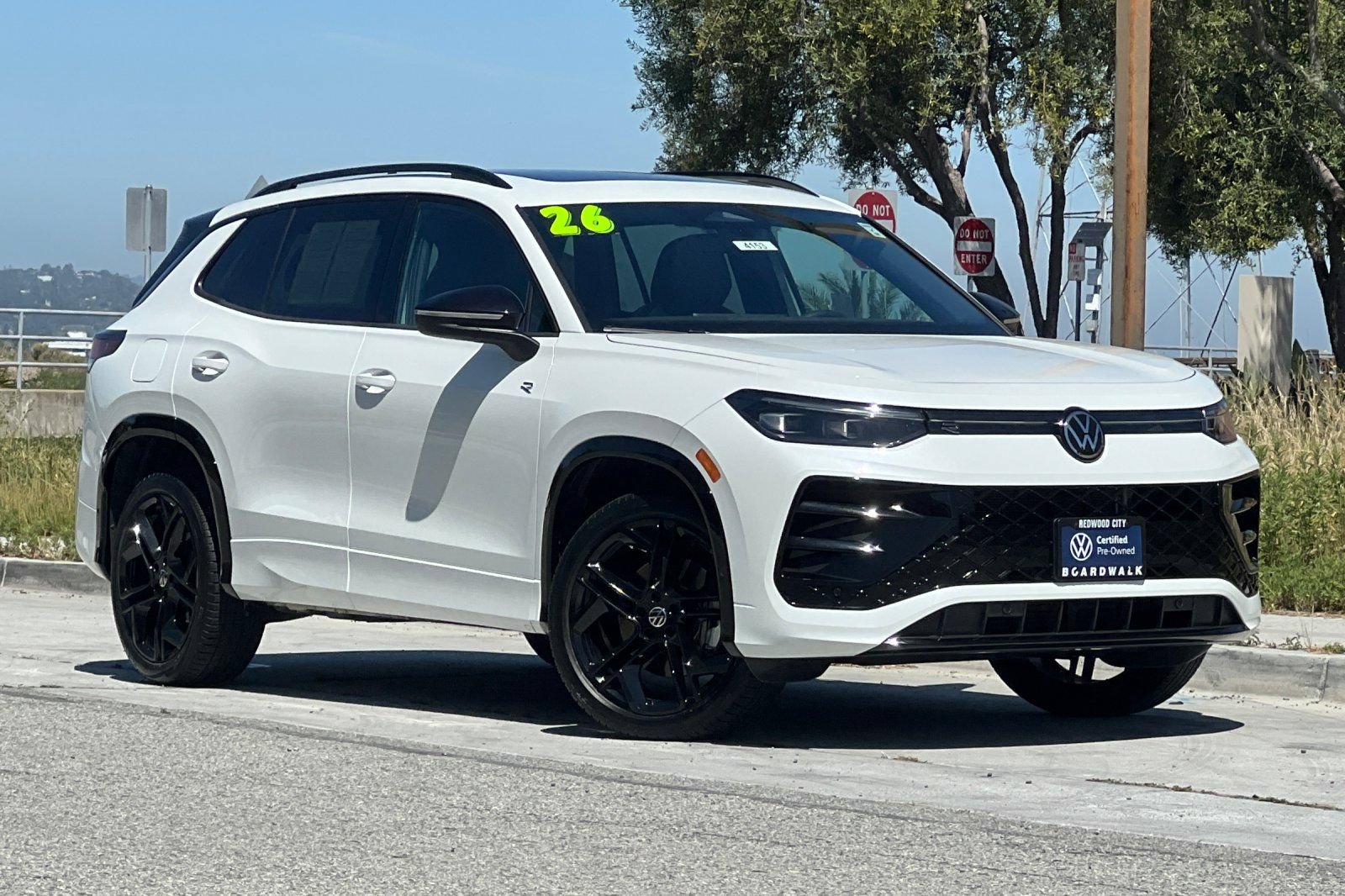 Certified 2026 Volkswagen Tiguan SE R-Line AWD/4WD image 2