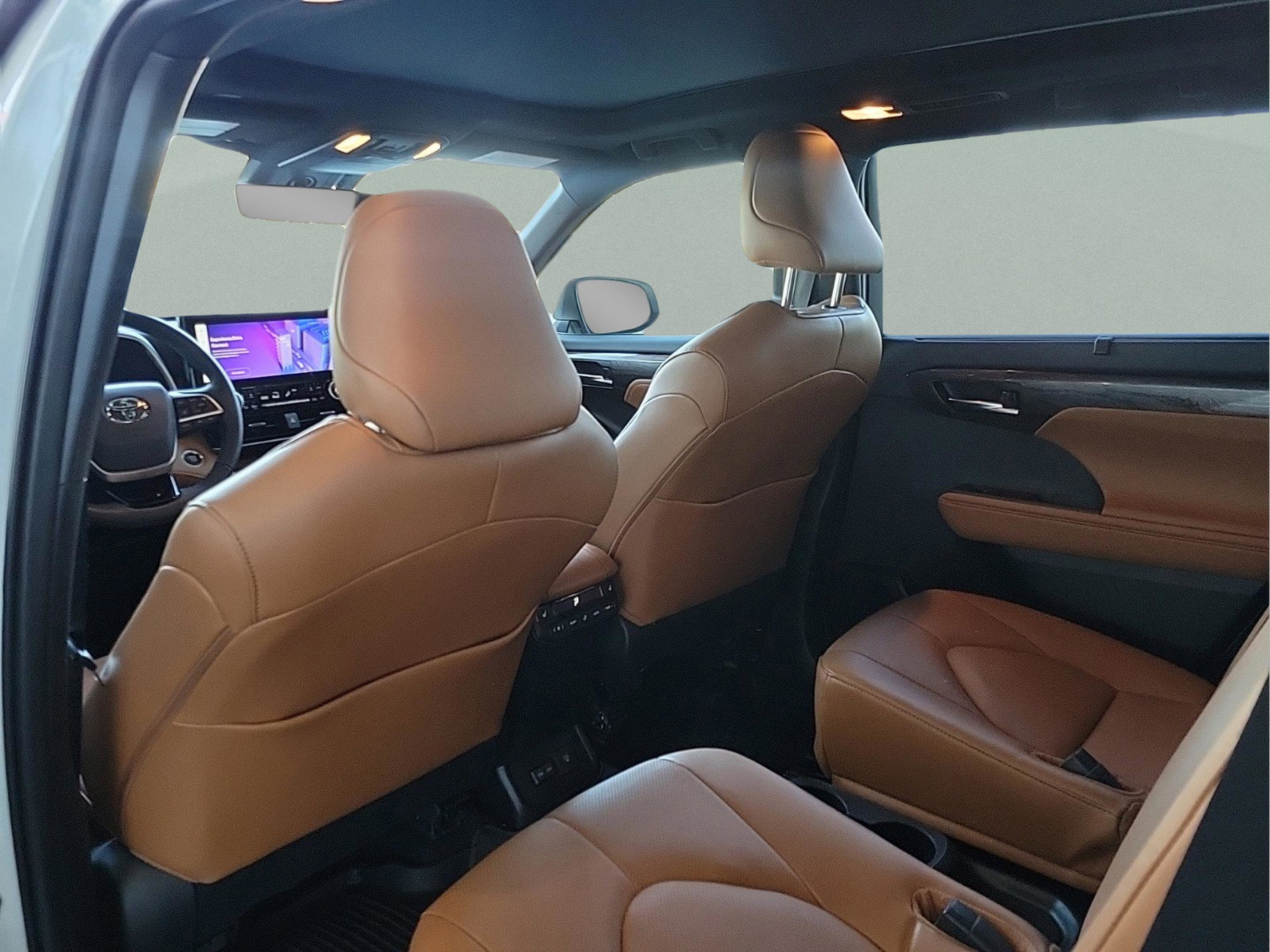 Used 2024 Toyota Highlander Platinum image 13