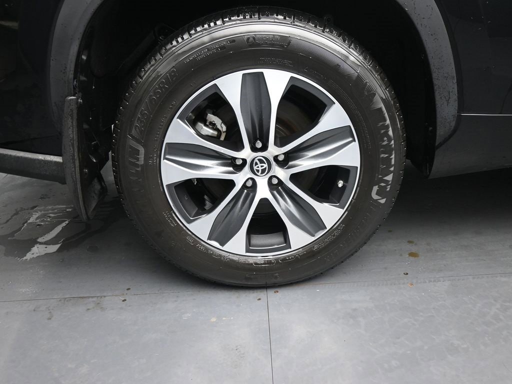 Used 2023 Toyota Highlander XLE image 10