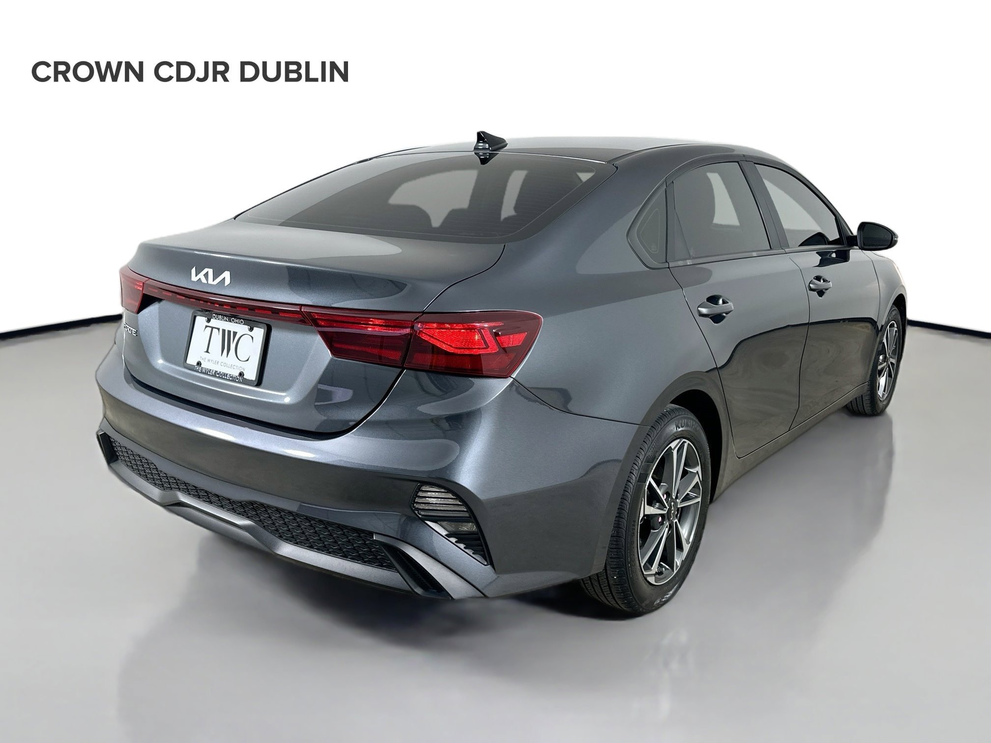 Used 2024 Kia Forte LXS w/ LXS Technology Package FWD image 6